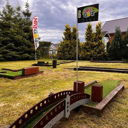 Domki Kapitanskie Z Prywatnym Polem Do Gry W Mini Golf Rewal Ngoại thất bức ảnh