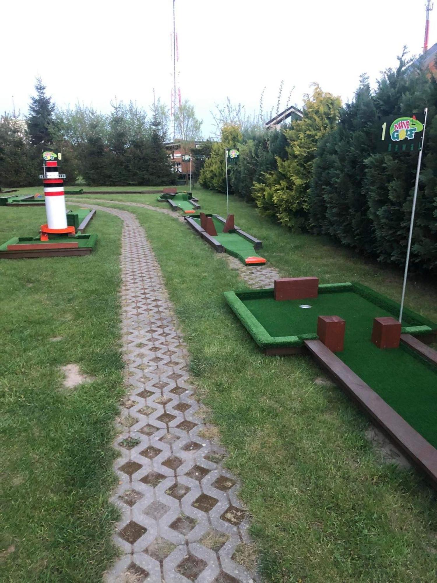 Domki Kapitanskie Z Prywatnym Polem Do Gry W Mini Golf Rewal Ngoại thất bức ảnh