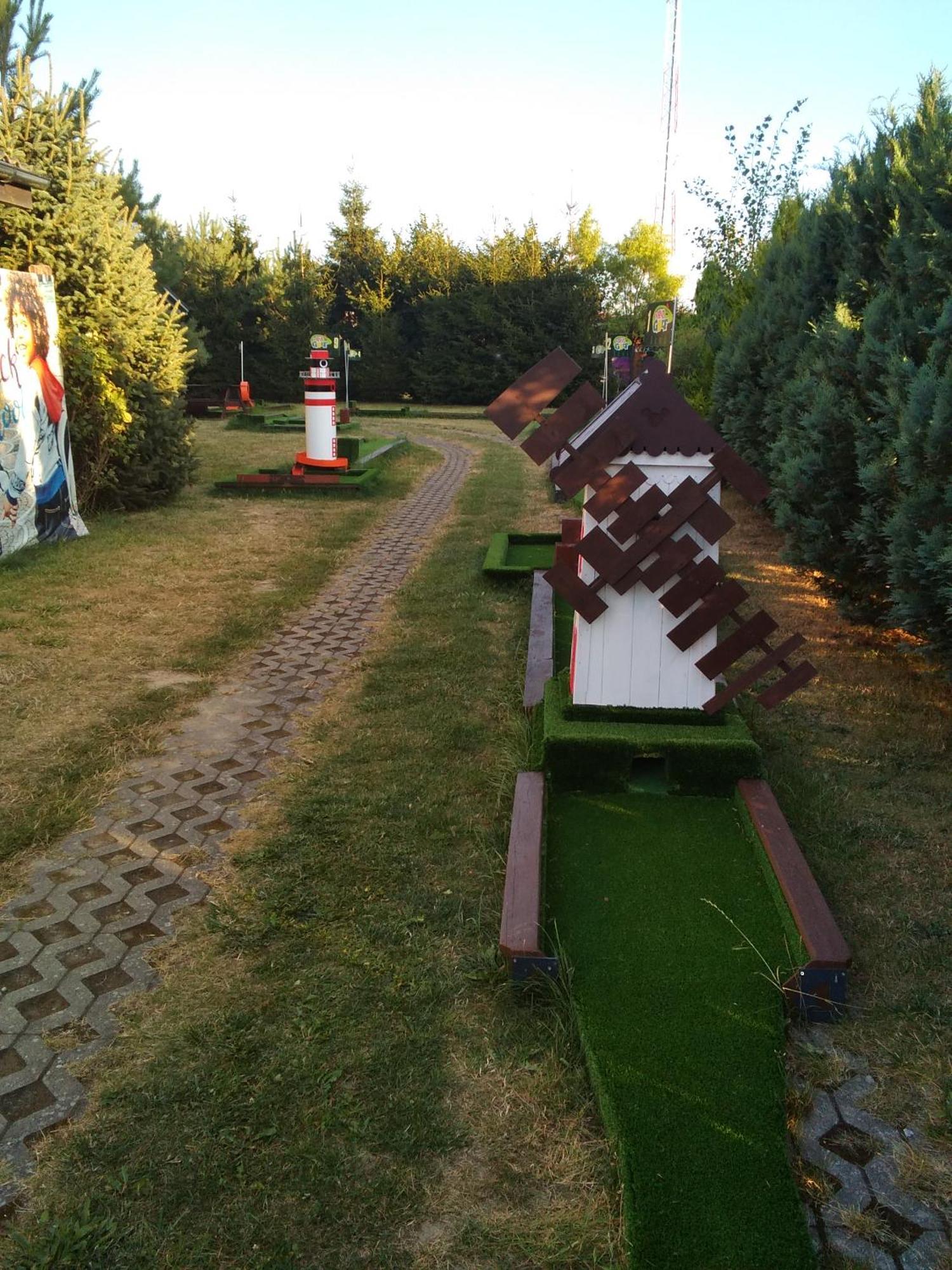Domki Kapitanskie Z Prywatnym Polem Do Gry W Mini Golf Rewal Ngoại thất bức ảnh