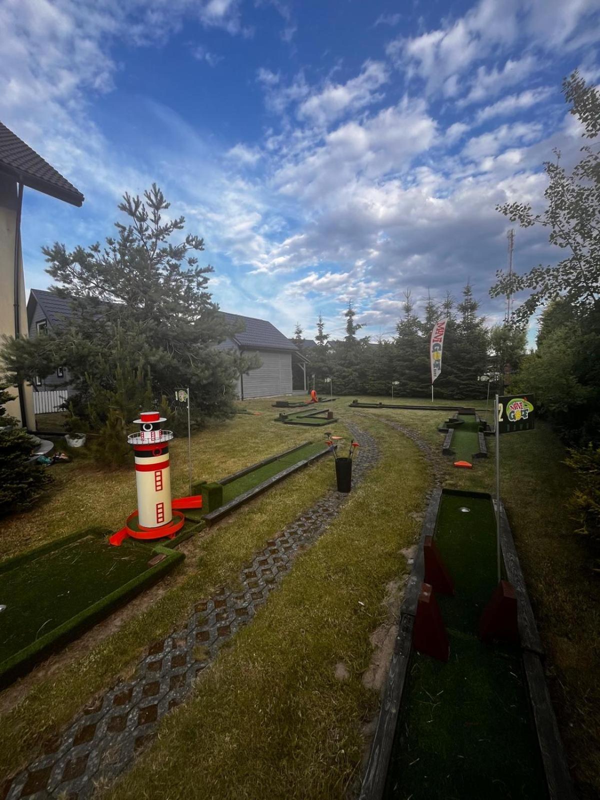 Domki Kapitanskie Z Prywatnym Polem Do Gry W Mini Golf Rewal Ngoại thất bức ảnh