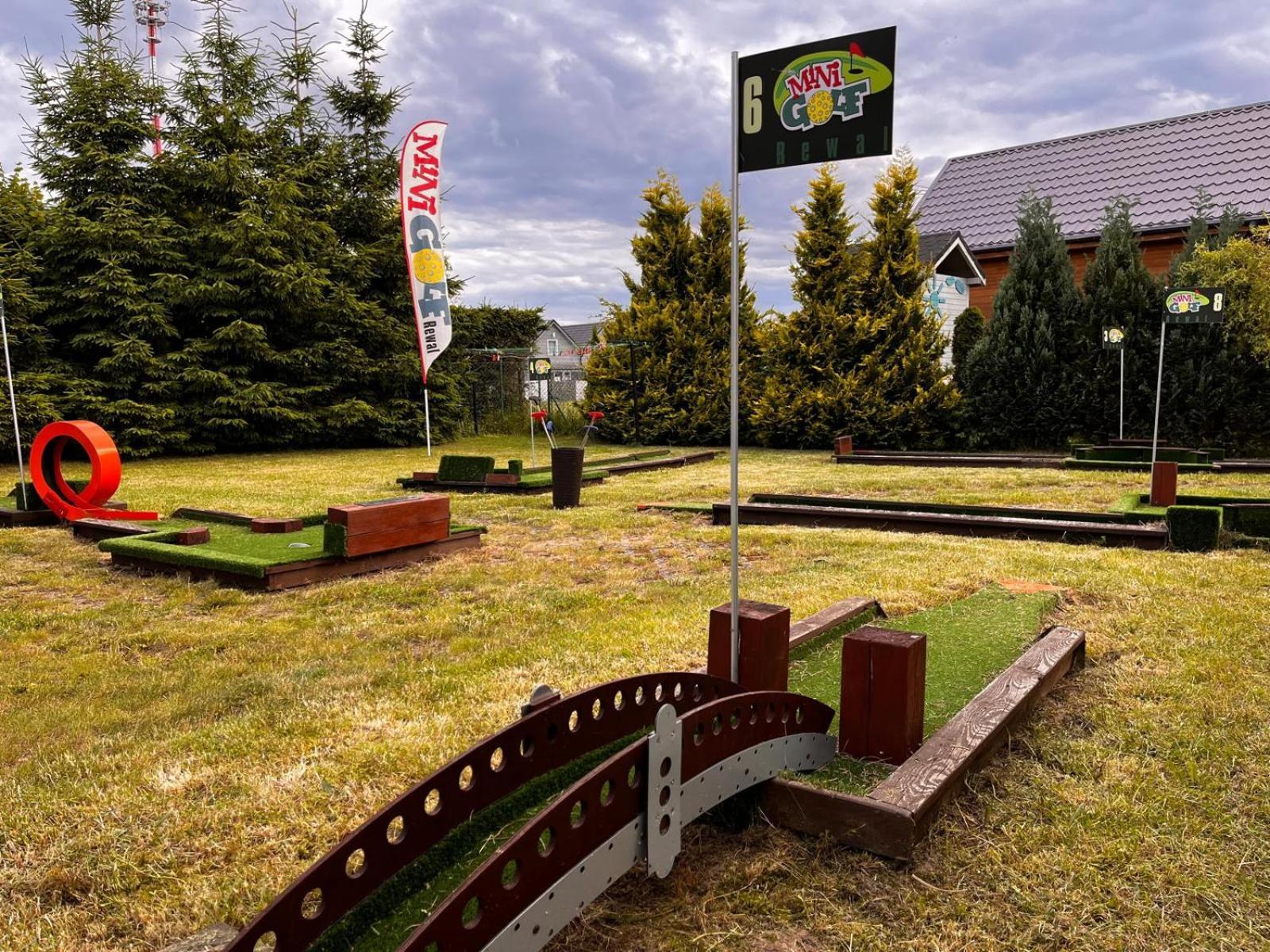 Domki Kapitanskie Z Prywatnym Polem Do Gry W Mini Golf Rewal Ngoại thất bức ảnh