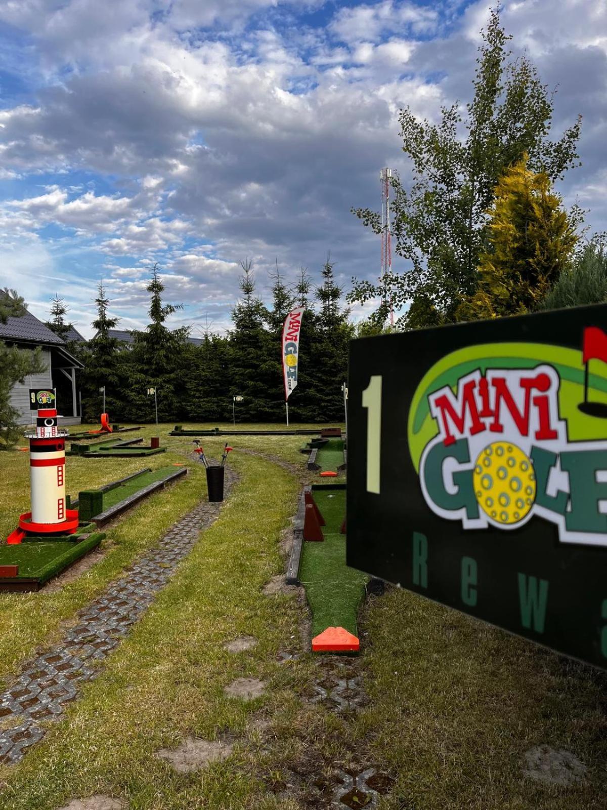 Domki Kapitanskie Z Prywatnym Polem Do Gry W Mini Golf Rewal Ngoại thất bức ảnh